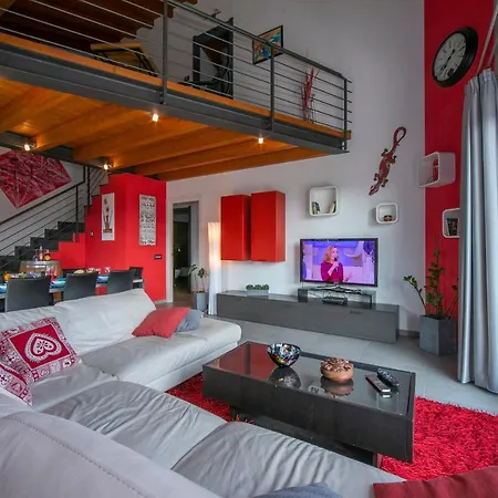 Sleeps 8 Pool Vila Besozzo