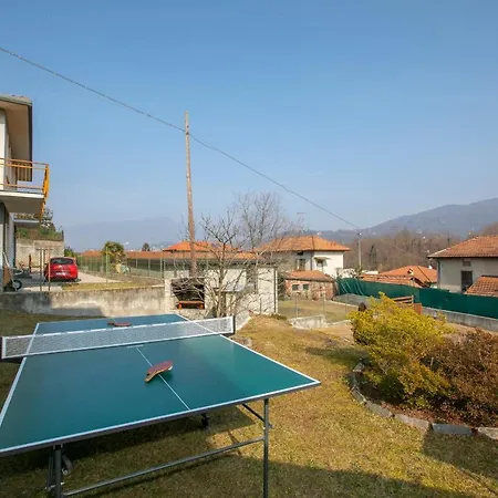 Vila Sleeps 8 Pool