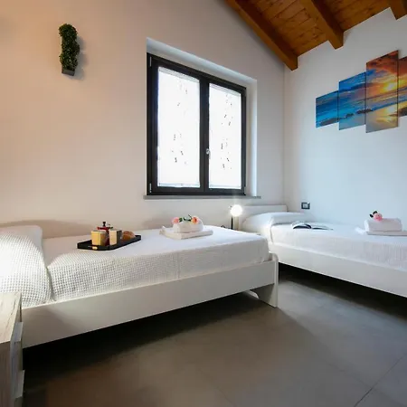 Sleeps 8 Pool Besozzo