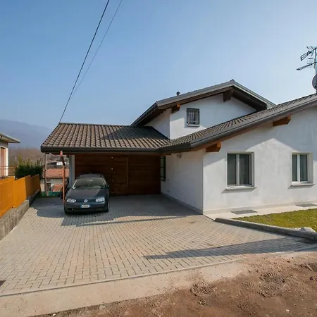 Vila Sleeps 8 Pool
