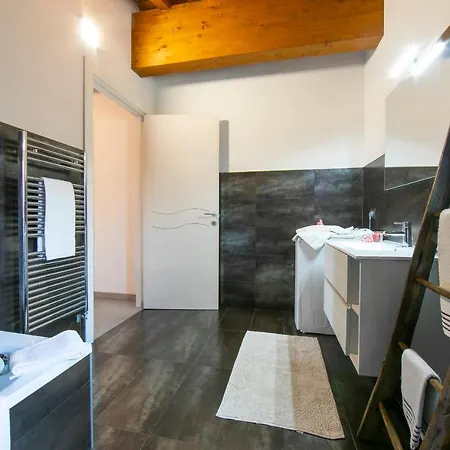 Villa Sleeps 8 Pool