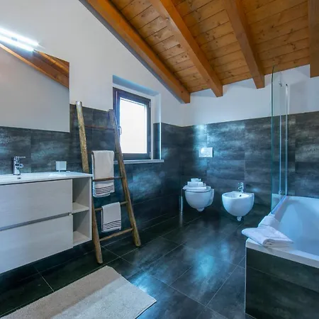 Sleeps 8 Pool *