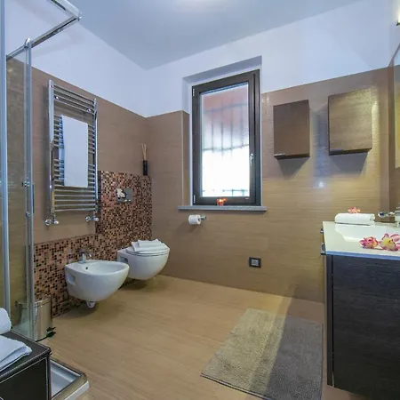 Villa Sleeps 8 Pool Besozzo